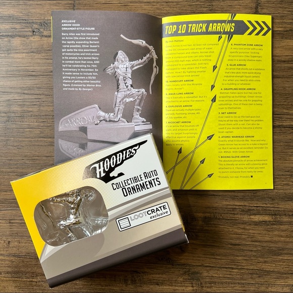 Hoodies Green Arrow Collectible Auto Ornaments, Loot Crate Exclusive - Picture 5 of 11